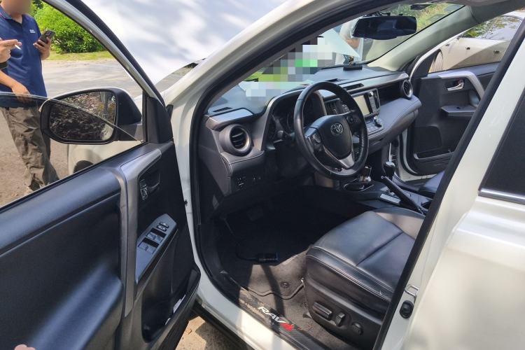 Used Toyota RAV4 2019 2.0L CVT Two-Wheel Drive ZhiShang Version China VI Standard Driver Seat