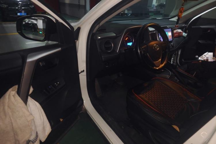Used Toyota RAV4 2019 2.0L CVT Two-Wheel Drive Pioneer Edition China VI Standard Driver Seat