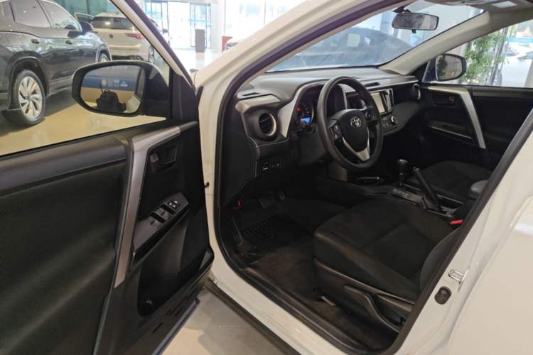 Used Toyota RAV4 2019 2.0L CVT Two-Wheel Drive Pioneer Edition China V Standard Driver Seat