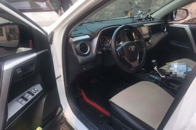 Used Toyota RAV4 2019 2.0L CVT Two-Wheel Drive Comfort Edition China VI Standard Driver Seat