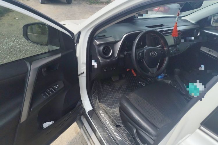 Used Toyota RAV4 2019 2.0L CVT Two-Wheel Drive Fashion X Limited Edition China V Standard Driver Seat