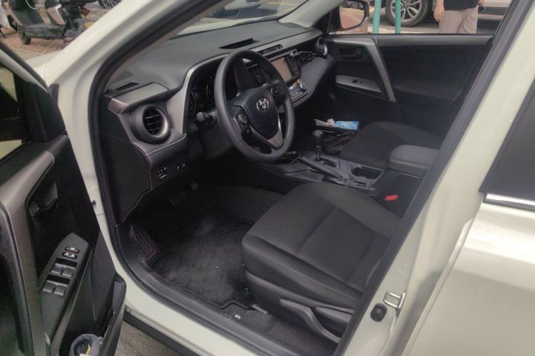 Used Toyota RAV4 2019 2.0L CVT Two-Wheel Drive Fashion X Limited Edition China VI Standard Driver Seat