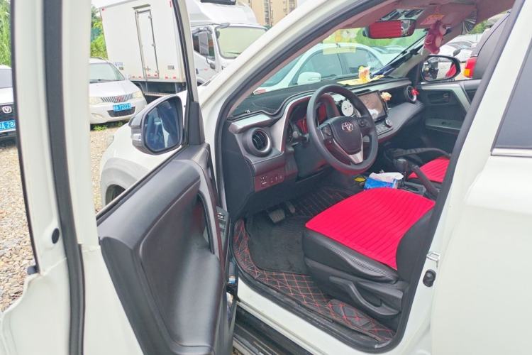 Used Toyota RAV4 2019 2.0L CVT Two-Wheel Drive Fashion X Limited Edition China V Standard Driver Seat