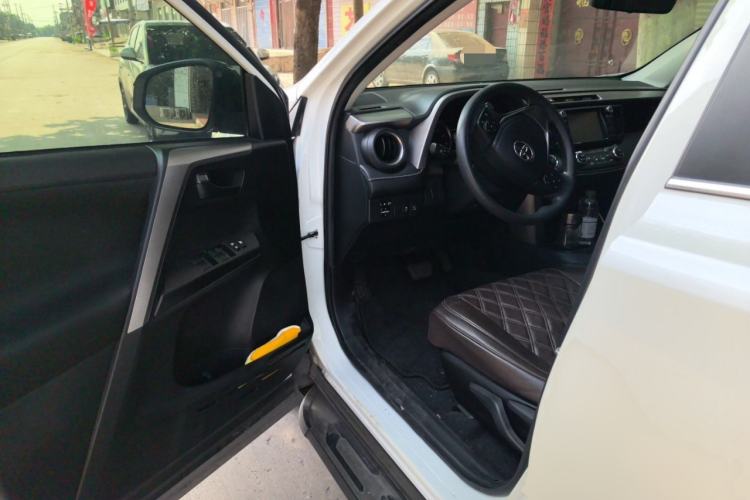 Used Toyota RAV4 2019 2.0L CVT Two-Wheel Drive Fashion X Limited Edition China VI Standard Driver Seat