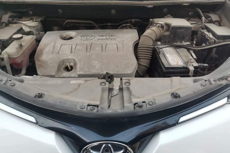Used Toyota RAV4 2019 2.0L CVT Two-Wheel Drive Pioneer Edition China VI Standard Engine Bay