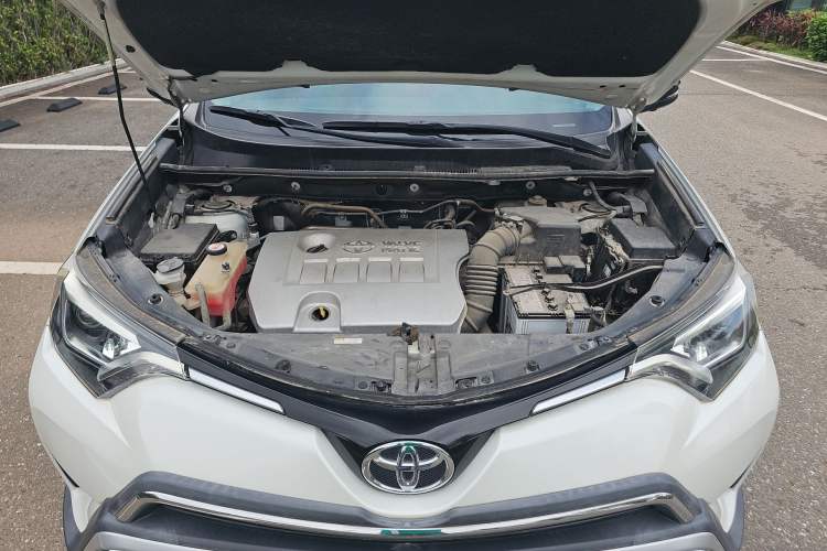 Used Toyota RAV4 2019 2.0L CVT Two-Wheel Drive Fashion X Limited Edition China V Standard Engine Bay