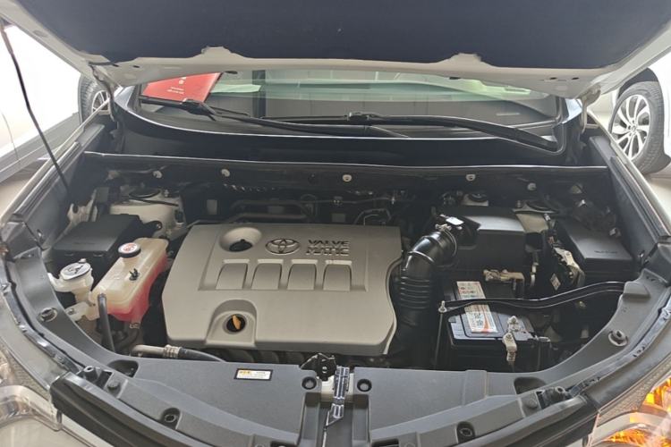 Used Toyota RAV4 2019 2.0L CVT Two-Wheel Drive Pioneer Edition China VI Standard Engine Bay