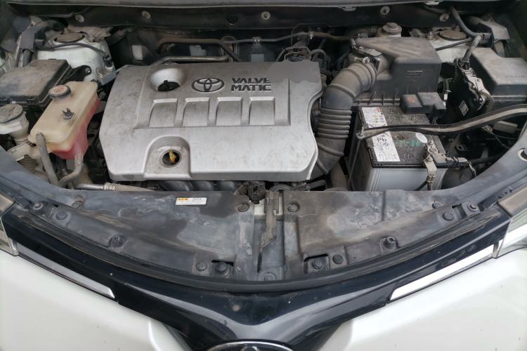 Used Toyota RAV4 2019 2.0L CVT Two-Wheel Drive Luxury Version China VI Standard Engine Bay