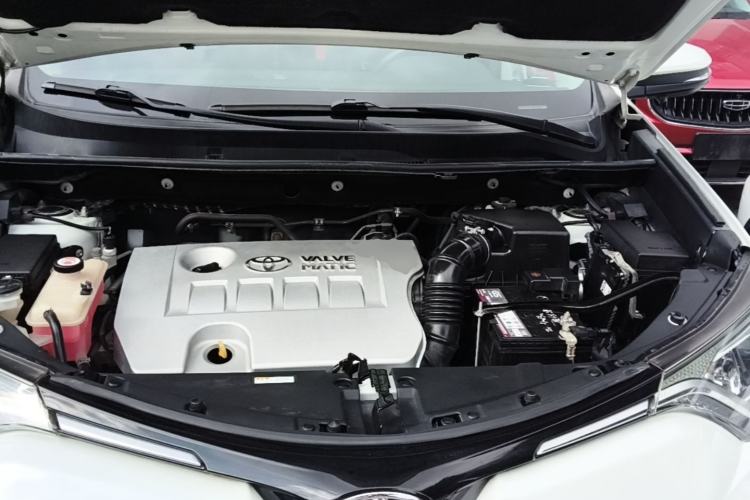 Used Toyota RAV4 2019 2.0L CVT Two-Wheel Drive Pioneer Edition China VI Standard Engine Bay