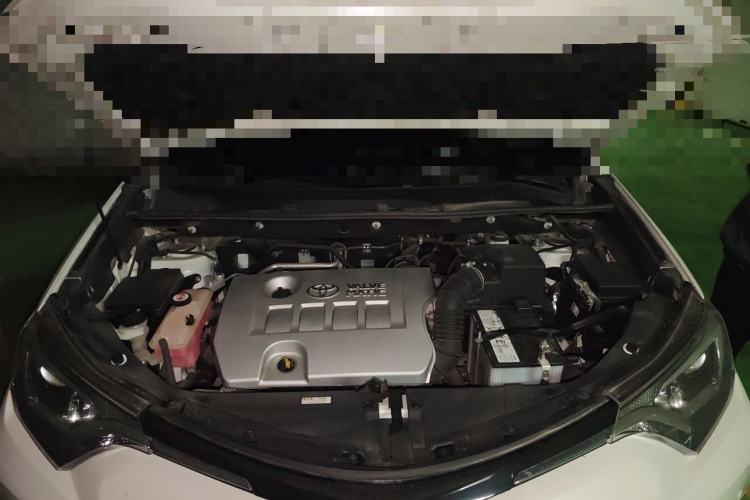 Used Toyota RAV4 2019 2.0L CVT Two-Wheel Drive Comfort Edition China VI Standard Engine Bay