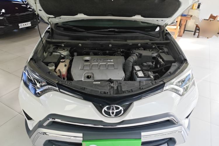 Used Toyota RAV4 2019 2.0L CVT Two-Wheel Drive Fashion X Limited Edition China VI Standard Engine Bay