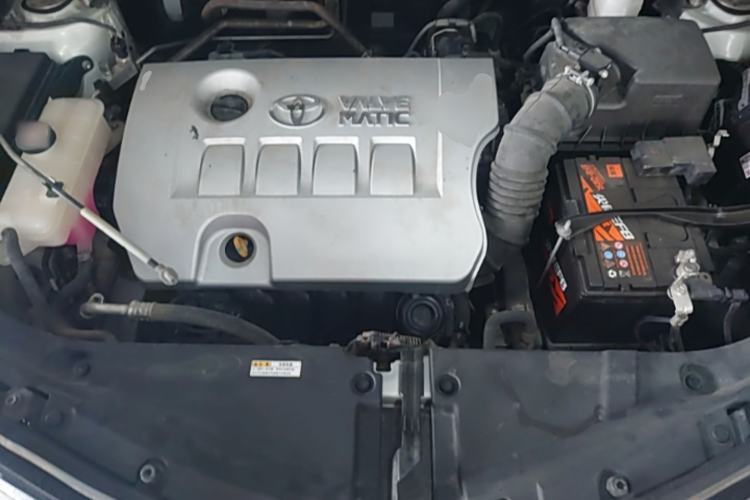 Used Toyota RAV4 2019 2.0L CVT Two-Wheel Drive Luxury Version China VI Standard Engine Bay