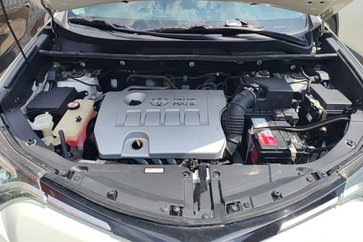 Used Toyota RAV4 2019 2.0L CVT Two-Wheel Drive Fashion X Limited Edition China VI Standard Engine Bay