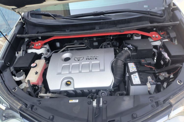 Used Toyota RAV4 2019 2.0L CVT Two-Wheel Drive Fashion X Limited Edition China VI Standard Engine Bay