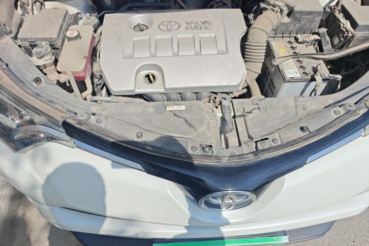 Used Toyota RAV4 2019 2.0L CVT Two-Wheel Drive Luxury Version China VI Standard Engine Bay