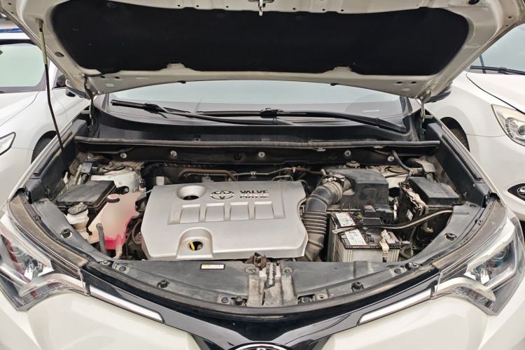 Used Toyota RAV4 2019 2.0L CVT Two-Wheel Drive Fashion X Limited Edition China VI Standard Engine Bay