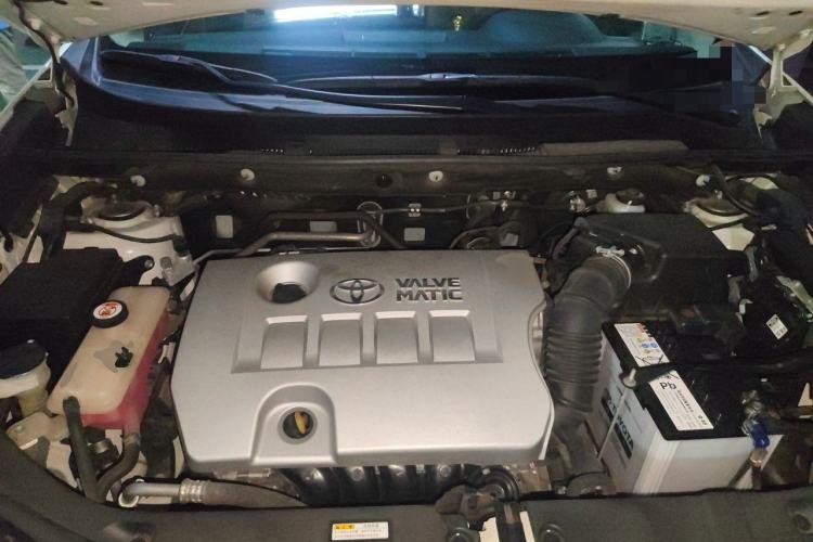 Used Toyota RAV4 2019 2.0L CVT Two-Wheel Drive Luxury Version China VI Standard Engine Bay
