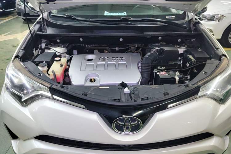 Used Toyota RAV4 2019 2.0L CVT Two-Wheel Drive Pioneer Edition China V Standard Engine Bay