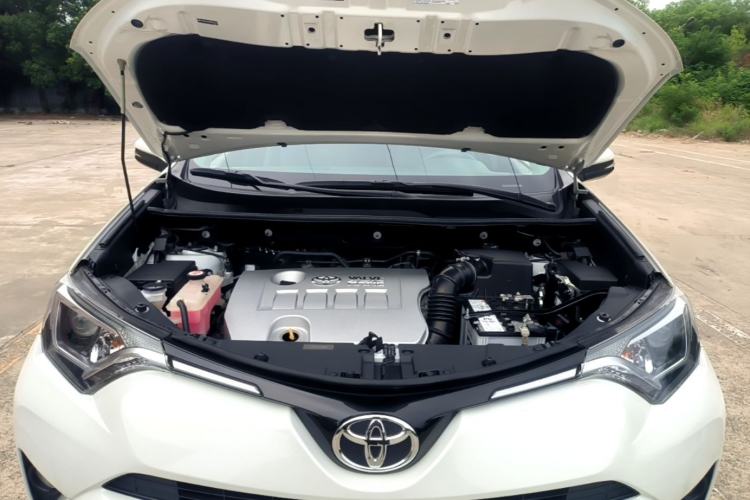Used Toyota RAV4 2019 2.0L CVT Two-Wheel Drive Pioneer Edition China V Standard Engine Bay