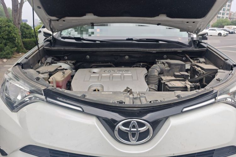 Used Toyota RAV4 2019 2.0L CVT Two-Wheel Drive ZhiShang Version China VI Standard Engine Bay