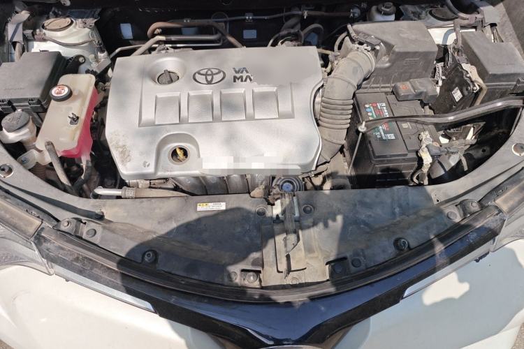 Used Toyota RAV4 2019 2.0L CVT Two-Wheel Drive Luxury Version China VI Standard Engine Bay
