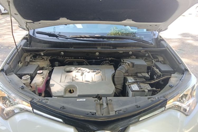 Used Toyota RAV4 2019 2.0L CVT Two-Wheel Drive Pioneer Edition China VI Standard Engine Bay