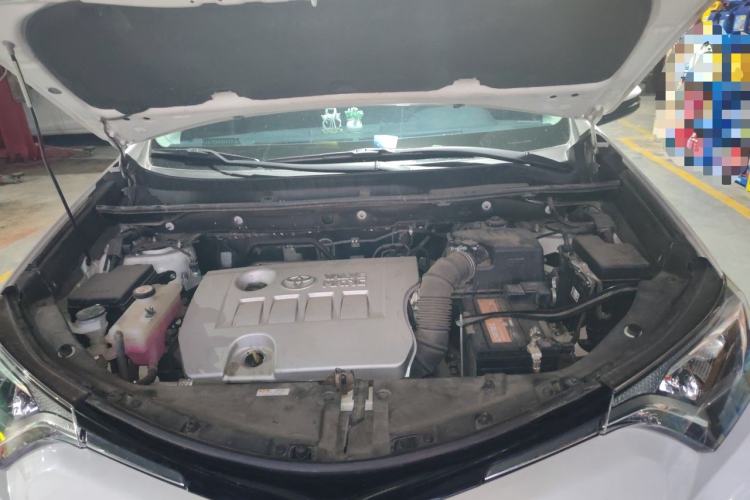 Used Toyota RAV4 2019 2.0L CVT Two-Wheel Drive Pioneer Edition China VI Standard Engine Bay