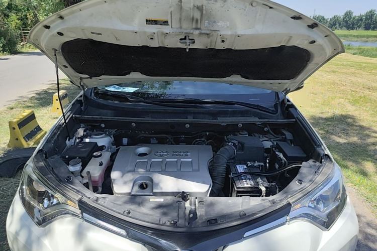 Used Toyota RAV4 2019 2.0L CVT Two-Wheel Drive Pioneer Edition China VI Standard Engine Bay