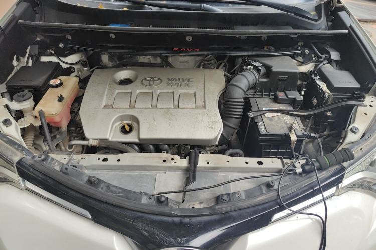 Used Toyota RAV4 2019 2.0L CVT Two-Wheel Drive Comfort Edition China VI Standard Engine Bay