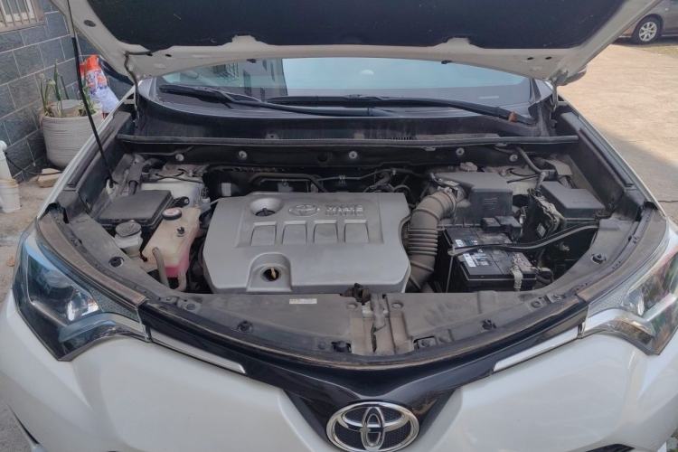 Used Toyota RAV4 2019 2.0L CVT Two-Wheel Drive Pioneer Edition China V Standard Engine Bay