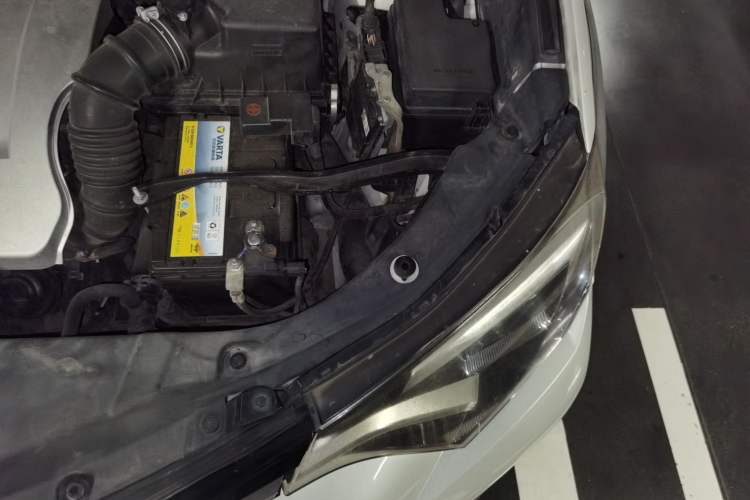 Used Toyota RAV4 2019 2.0L CVT Two-Wheel Drive Fashion X Limited Edition China VI Standard Engine Bay Left