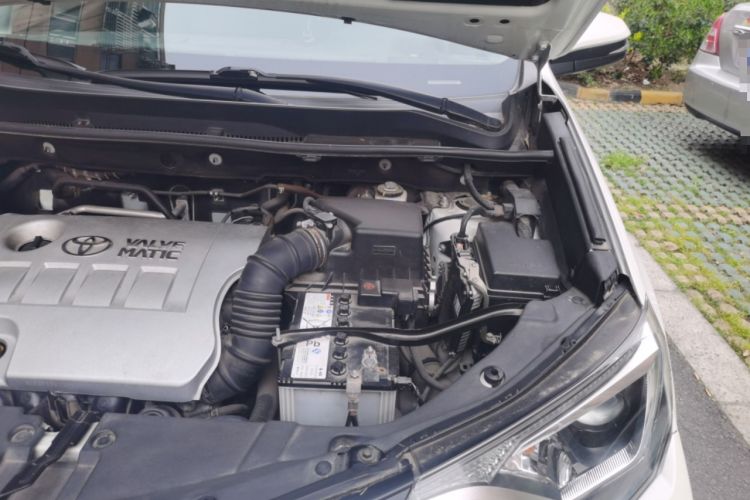 Used Toyota RAV4 2019 2.0L CVT Two-Wheel Drive Luxury Version China VI Standard Engine Bay Left
