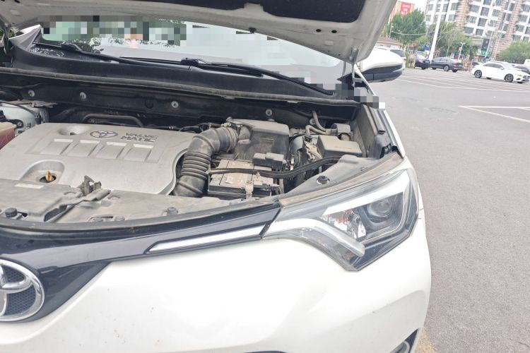 Used Toyota RAV4 2019 2.0L CVT Two-Wheel Drive ZhiShang Version China VI Standard Engine Bay Left