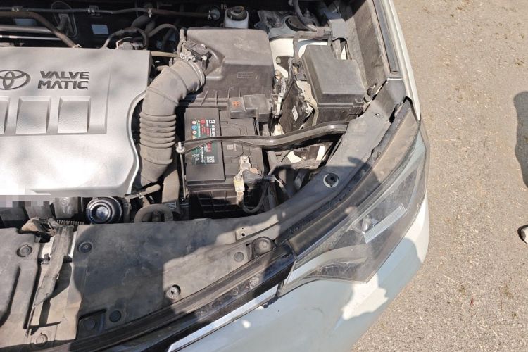Used Toyota RAV4 2019 2.0L CVT Two-Wheel Drive Luxury Version China VI Standard Engine Bay Left