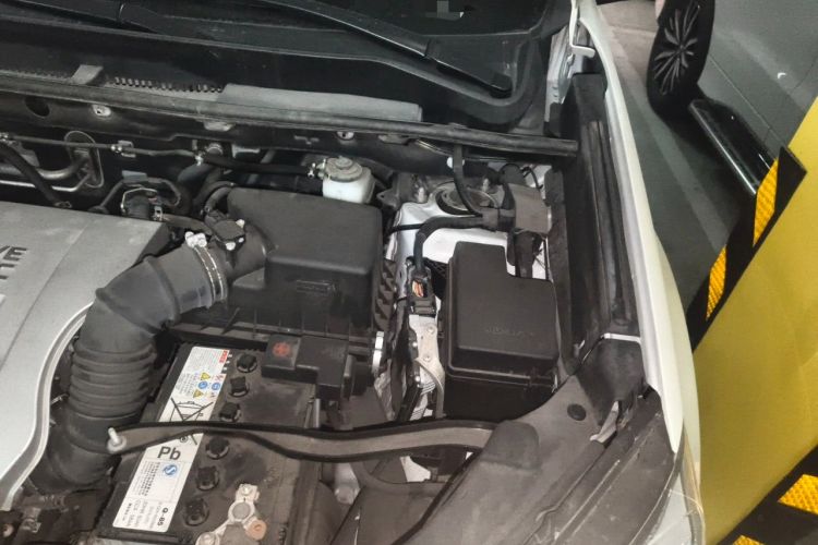 Used Toyota RAV4 2019 2.0L CVT Two-Wheel Drive Luxury Version China VI Standard Engine Bay Left