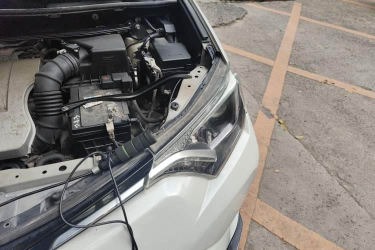 Used Toyota RAV4 2019 2.0L CVT Two-Wheel Drive Comfort Edition China VI Standard Engine Bay Left