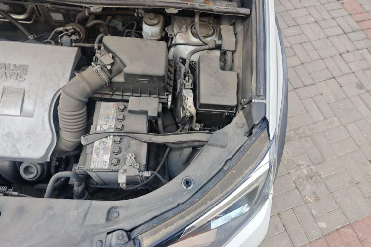 Used Toyota RAV4 2019 2.0L CVT Two-Wheel Drive Fashion X Limited Edition China V Standard Engine Bay Left