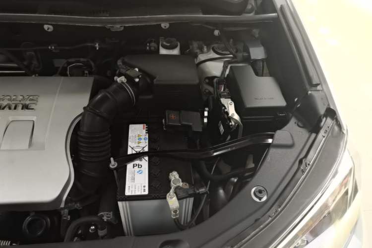 Used Toyota RAV4 2019 2.0L CVT Two-Wheel Drive Fashion X Limited Edition China VI Standard Engine Bay Left