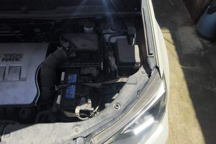 Used Toyota RAV4 2019 2.0L CVT Two-Wheel Drive Luxury Version China VI Standard Engine Bay Left