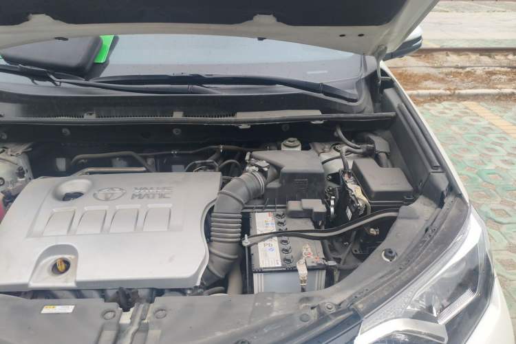 Used Toyota RAV4 2019 2.0L CVT Two-Wheel Drive Luxury Version China VI Standard Engine Bay Left