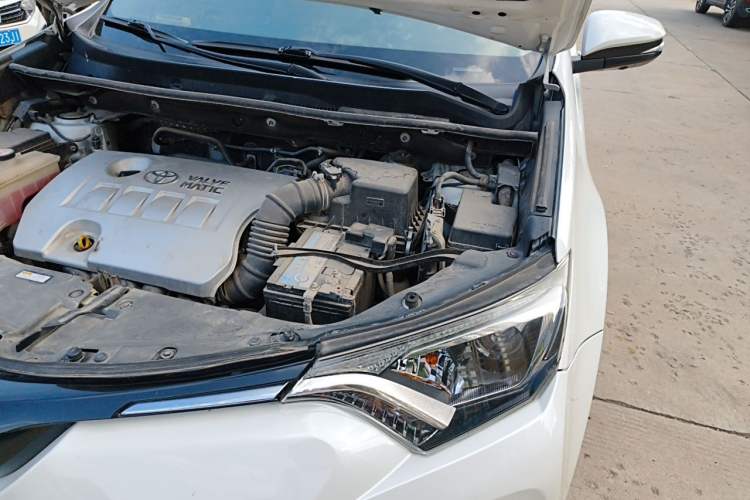 Used Toyota RAV4 2019 2.0L CVT Two-Wheel Drive Comfort Edition China VI Standard Engine Bay Left