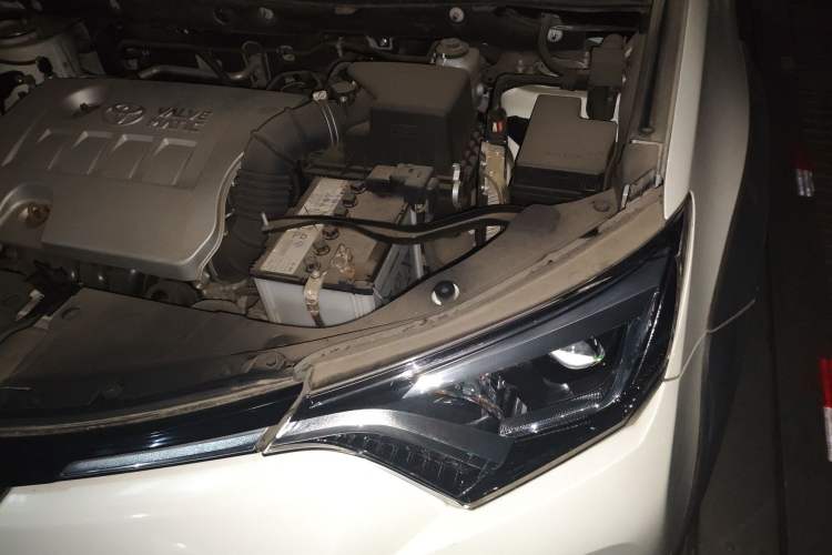 Used Toyota RAV4 2019 2.0L CVT Two-Wheel Drive Fashion X Limited Edition China V Standard Engine Bay Left