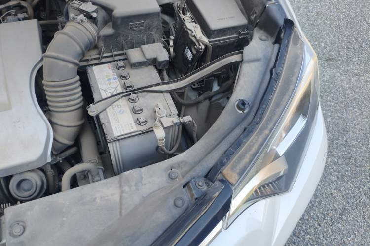 Used Toyota RAV4 2019 2.0L CVT Two-Wheel Drive Comfort Edition China VI Standard Engine Bay Left