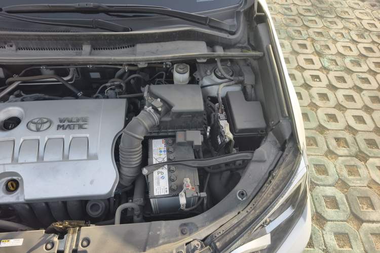 Used Toyota RAV4 2019 2.0L CVT Two-Wheel Drive Luxury Version China VI Standard Engine Bay Left