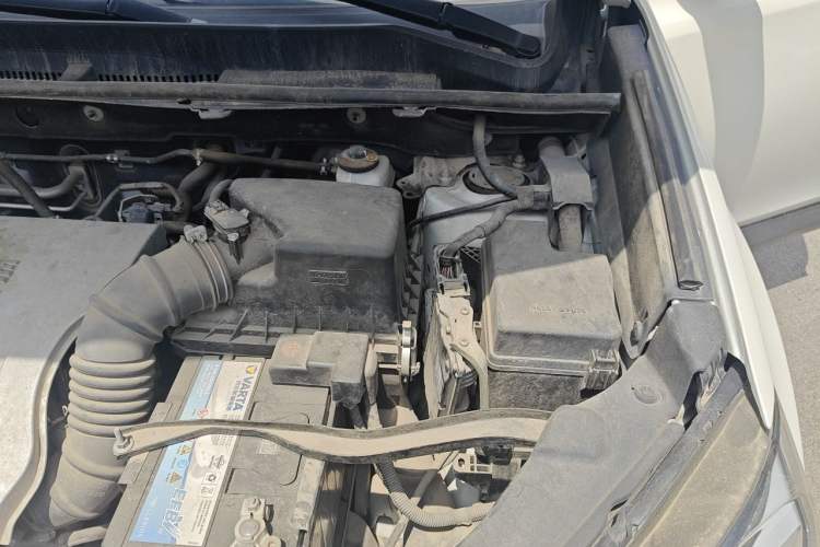 Used Toyota RAV4 2019 2.0L CVT Two-Wheel Drive Luxury Version China VI Standard Engine Bay Left