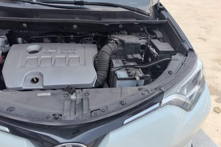 Used Toyota RAV4 2019 2.0L CVT Two-Wheel Drive Pioneer Edition China VI Standard Engine Bay Left