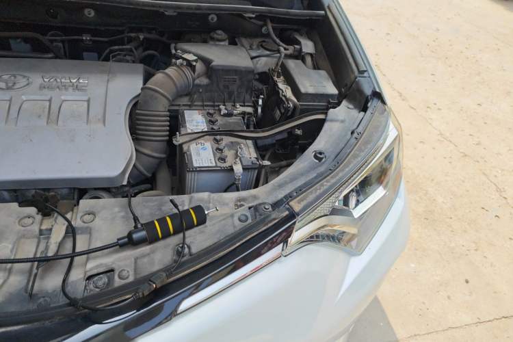 Used Toyota RAV4 2019 2.0L CVT Two-Wheel Drive Luxury Version China VI Standard Engine Bay Left