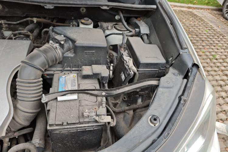 Used Toyota RAV4 2019 2.0L CVT Two-Wheel Drive Urban Edition China VI Standard Engine Bay Left