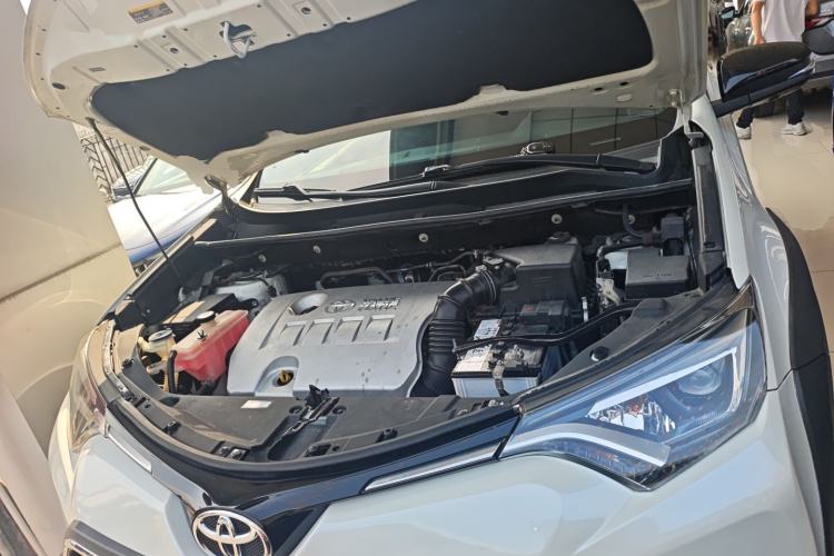Used Toyota RAV4 2019 2.0L CVT Two-Wheel Drive Fashion X Limited Edition China VI Standard Engine Bay