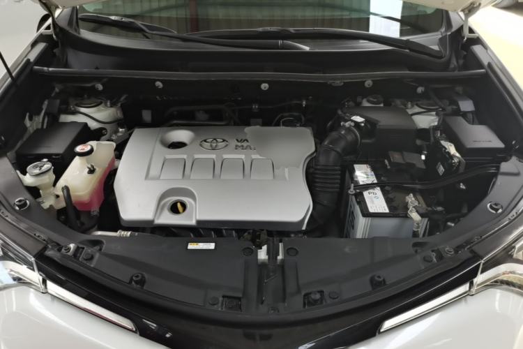 Used Toyota RAV4 2019 2.0L CVT Two-Wheel Drive Fashion X Limited Edition China VI Standard Engine Bay